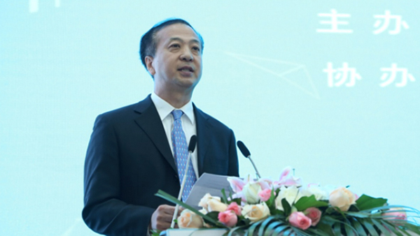 农业农村部信息中心副主任杜维成宣读倡议书